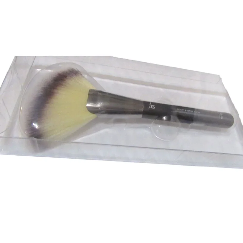 IT COSMETICS Heavenly Luxe Sculpt & Define Blush Brush #25. NEW in Box. Sealed.‎